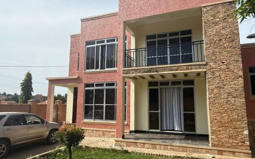 House in Kira Nsasa for sale